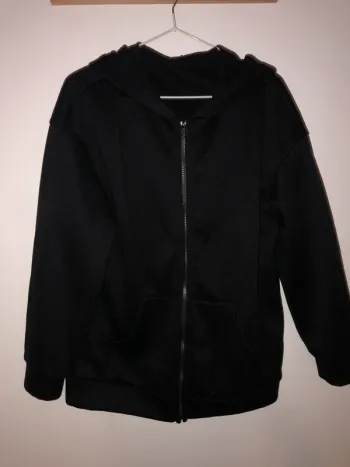 Veste à capuche noire