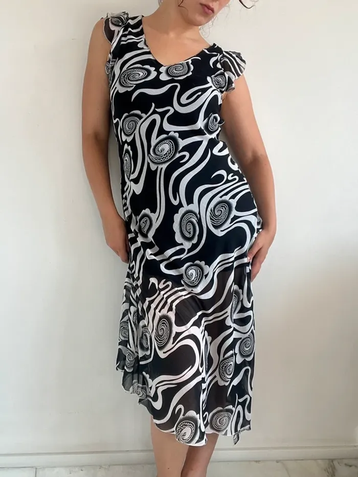 Robe vintage à motifs et volants noire et blanc taille M - photo numéro 8