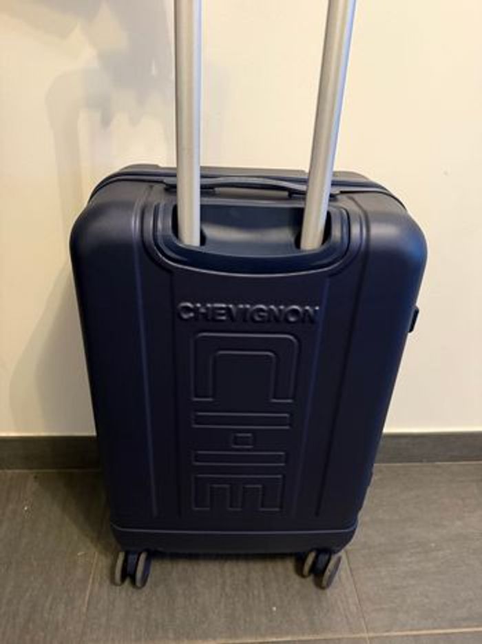 Valise rigide chevignon Neuve - photo numéro 3