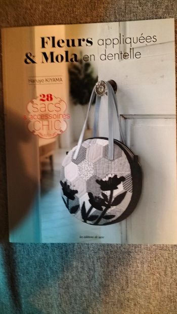 Fleurs appliquées &Mila en dentelles