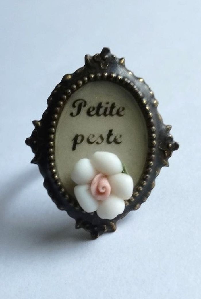 Bague fantaisie Petite peste ajustable