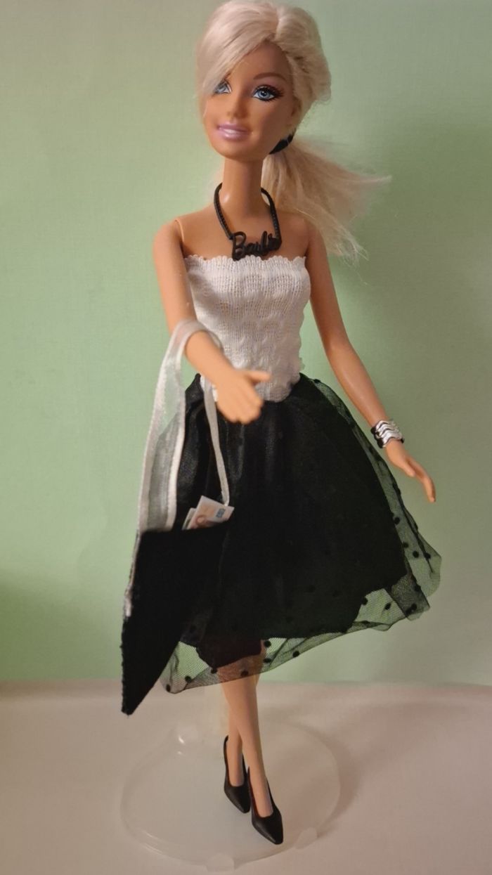 Barbie chic robe cocktail noire et blanche - photo numéro 8