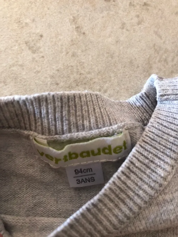 Pull gris avec inscription à paillettes - photo numéro 3