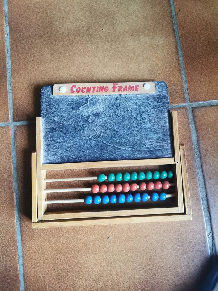 Boulier en bois avec un tableau de craie - photo numéro 2