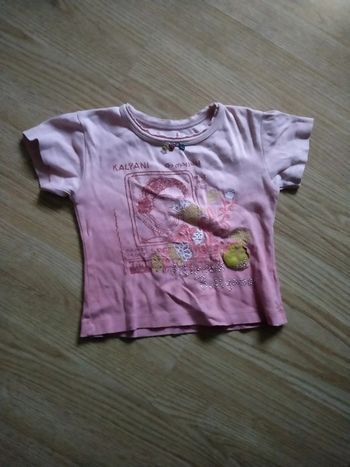 T shirt rose. 
Filles. Taille 4 ans