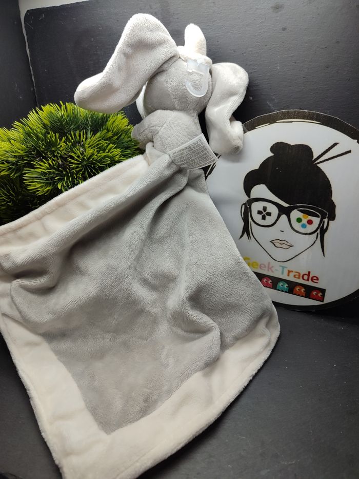 doudou éléphant Dumbo Disney gris blanc mouchoir couture bleu chapeau DD003138 - photo numéro 2