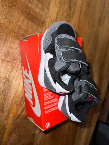 Basket Nike taille 18.5 enfant