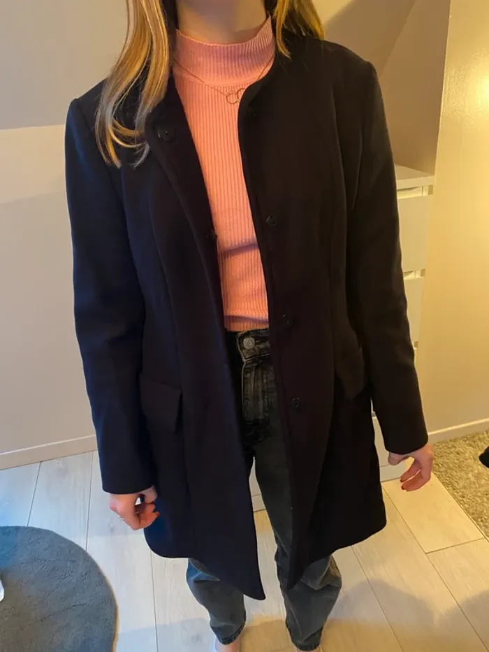 Magnifique manteau Zara Women bleu marine taille M neuf avec ceinture et poches en parfait état - photo numéro 2
