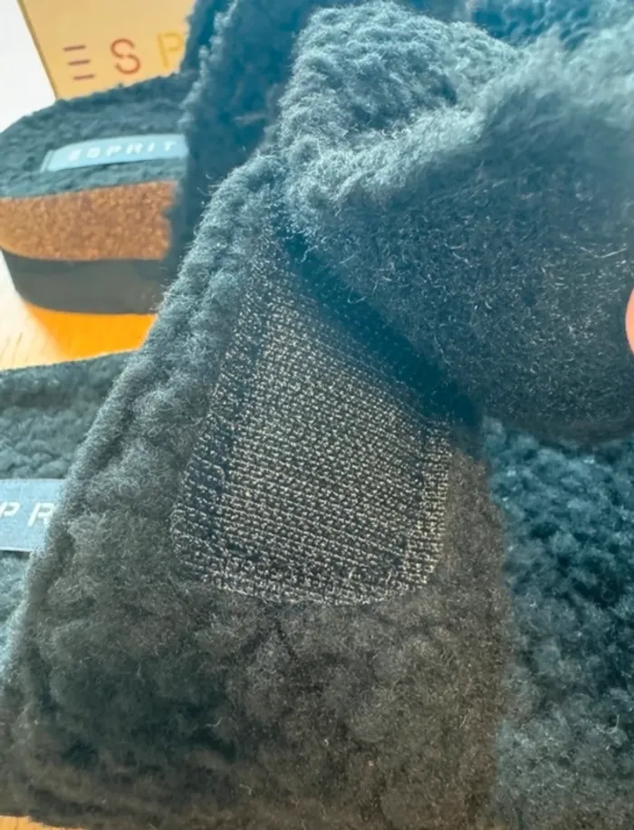 Esprit Mules à scratch Noire imitation fourrure taille 40 Neuf dans sa boîte d'origine. - photo numéro 5