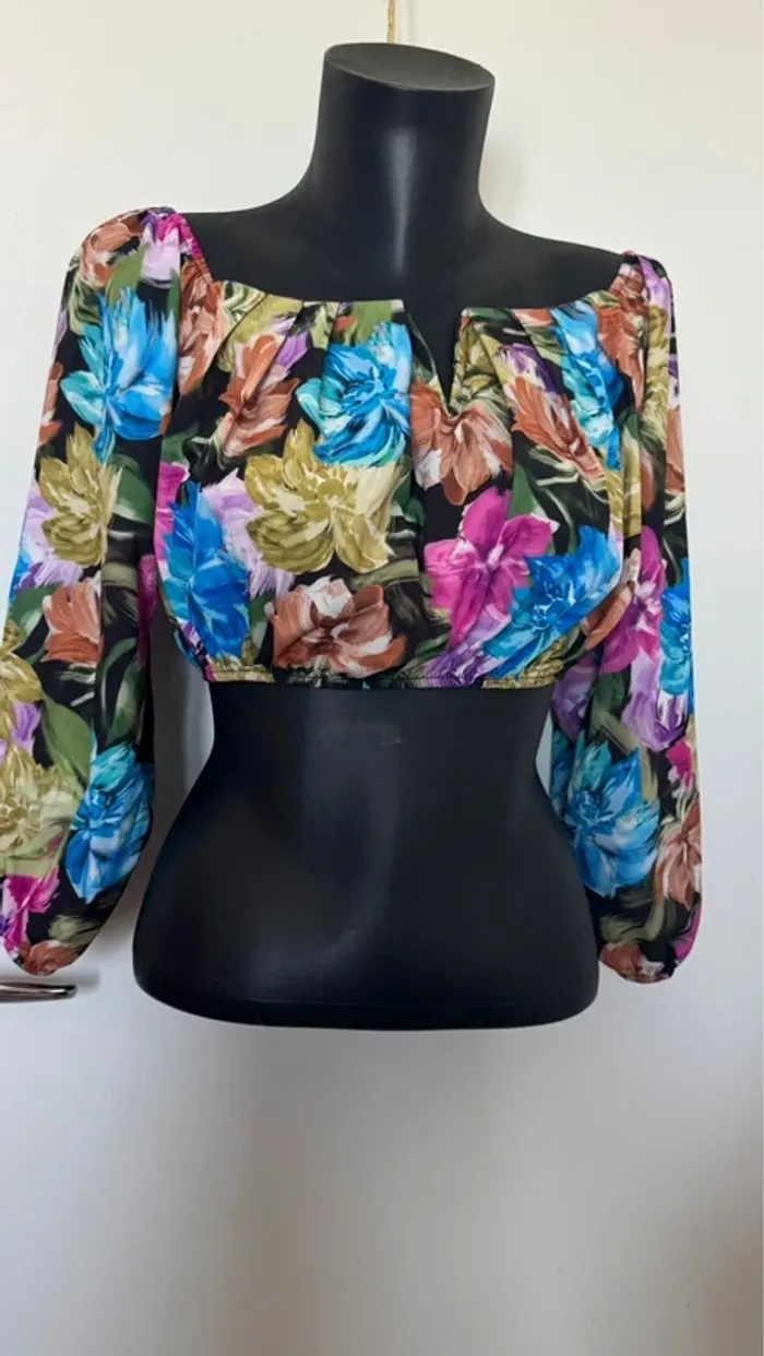 Blouse crop top fleurie taille M - photo numéro 3
