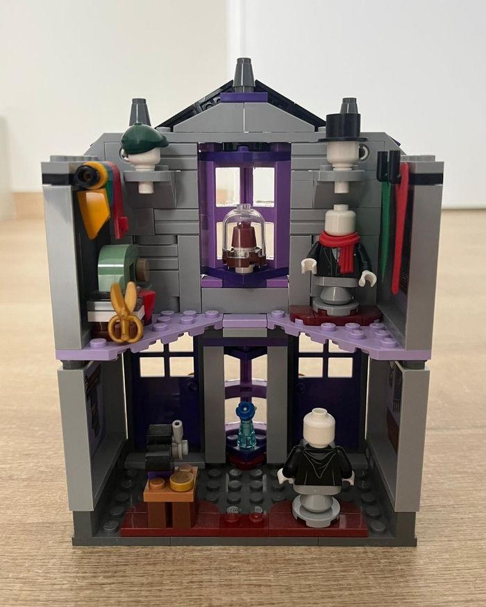 Lego 76439 : Ollivander et madame Guipure, prêt à porter pour mages et sorciers - photo numéro 3