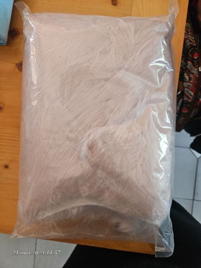 Tapis fourrure rose clair