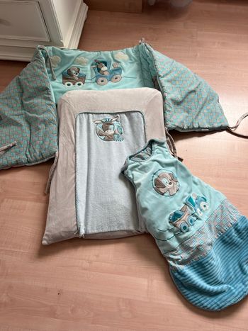 Ensemble gigoteuse, matelas à langer et tour de lit