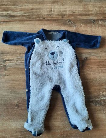 Pyjama en velours bleu et blanc