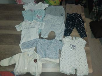 Lot de vêtement filles 1 mois