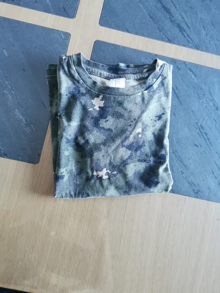 T-shirt camouflage Decathlon 6 ans