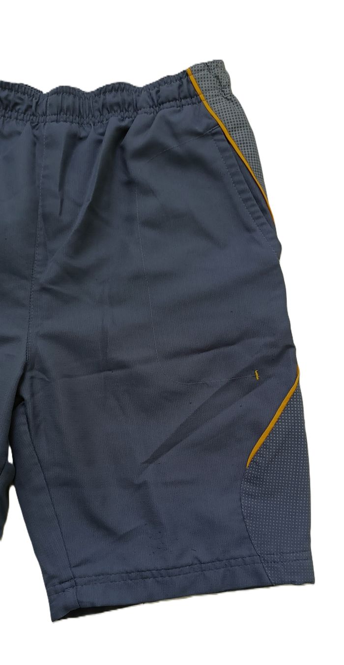 Short gris anthracite. Reebok. Polyester. Taille 8 ans. 128 cm - photo numéro 3