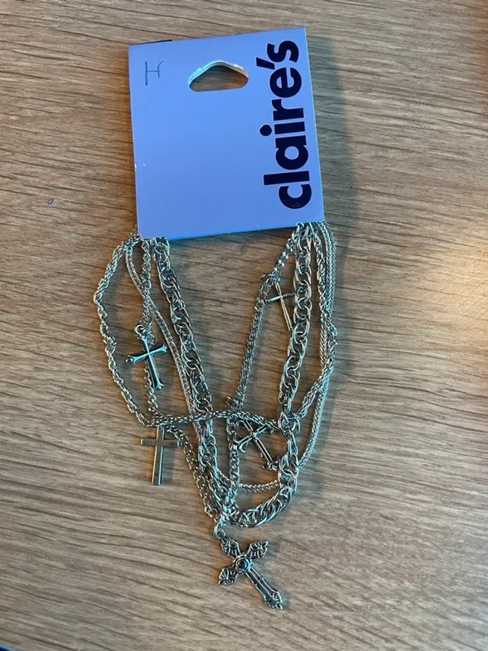 Collier multi-chaînes argenté avec pendentifs croix – Neuf (Claire’s) - photo numéro 2