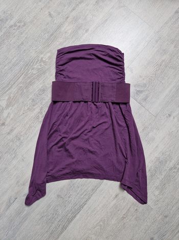 Top bustier violet stradivarius indiqué taille S mais convient mieux à un XS