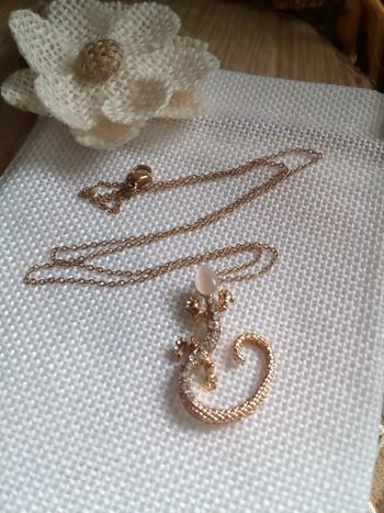 Collier lézard doré