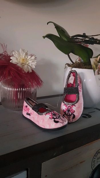 Chaussons minnie disney fille p.22 neufs