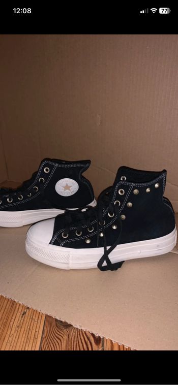 Converse daim cloutées