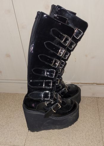 Authentique chaussure plate-forme Demonia