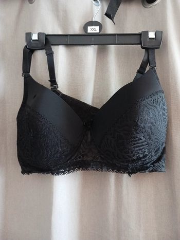 Soutien-gorge noir avec dentelles Taille 110E