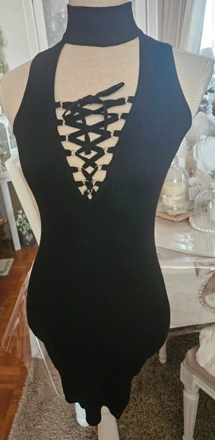 Robe pull sans manches laçage noire Belcci Taille 36/38 Neuve - photo numéro 2