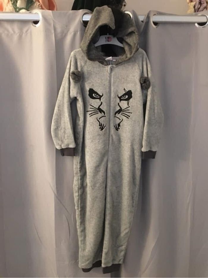 Pyjama à capuche taille 5/6 ans