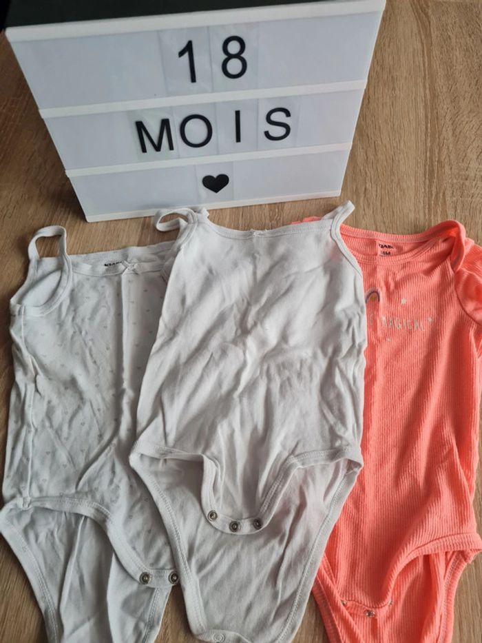 Lot bodies MC 18 mois