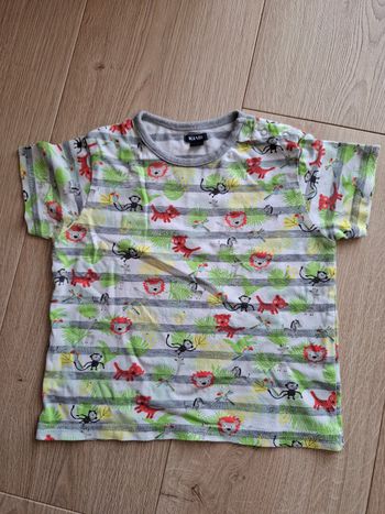 T shirt garçon Kiabi en très bon état 