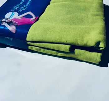 Grande nappe verte infroissable de 145 x 300 cm