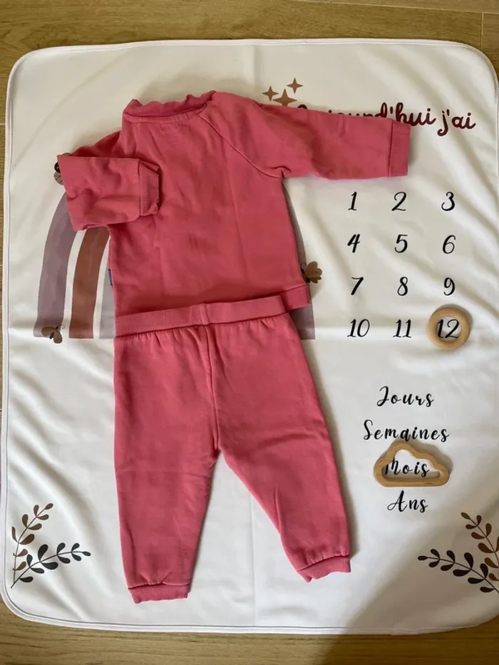 Ensemble bébé fille Primark – Taille 12 mois – Pull + Pantalon motif Stitch - photo numéro 2