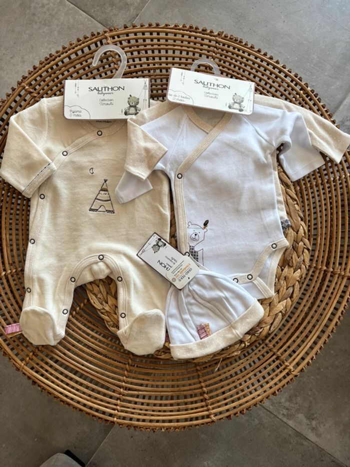 Ensemble, pyjama, body et bonnet taille naissance Sauthon