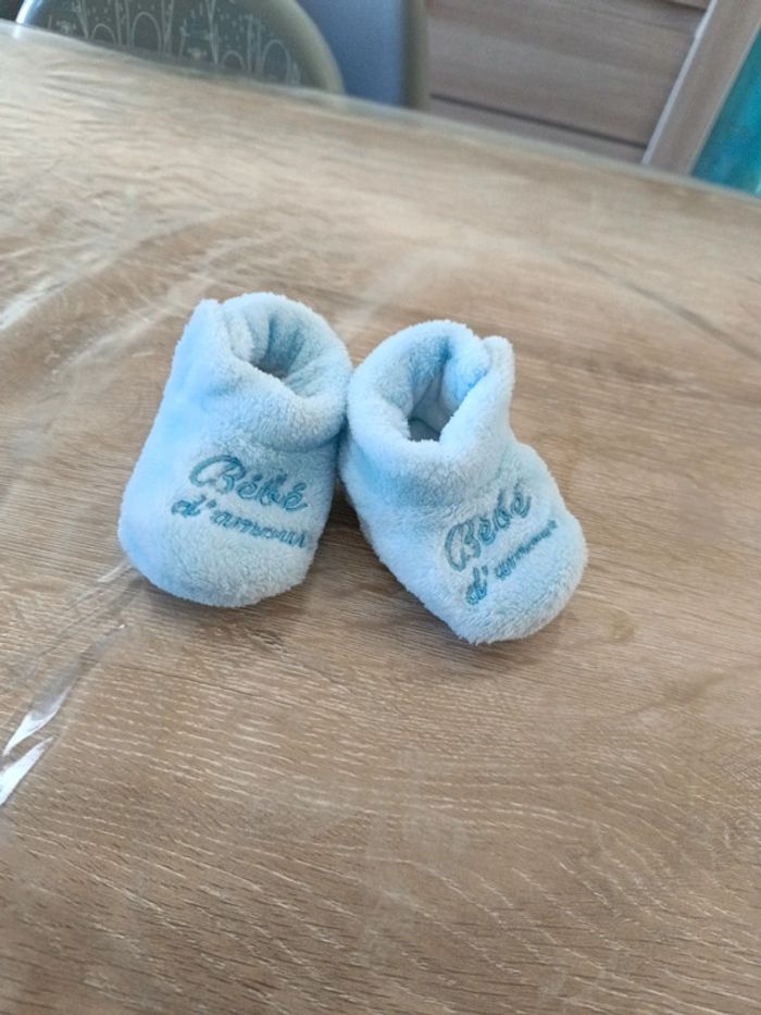 Petits chaussons garçon 0/3mois