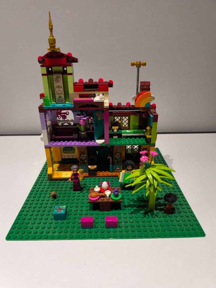 Lego maison madrigal