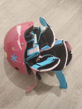 Kit protections enfant – casque + genouillères/coudières/poignets