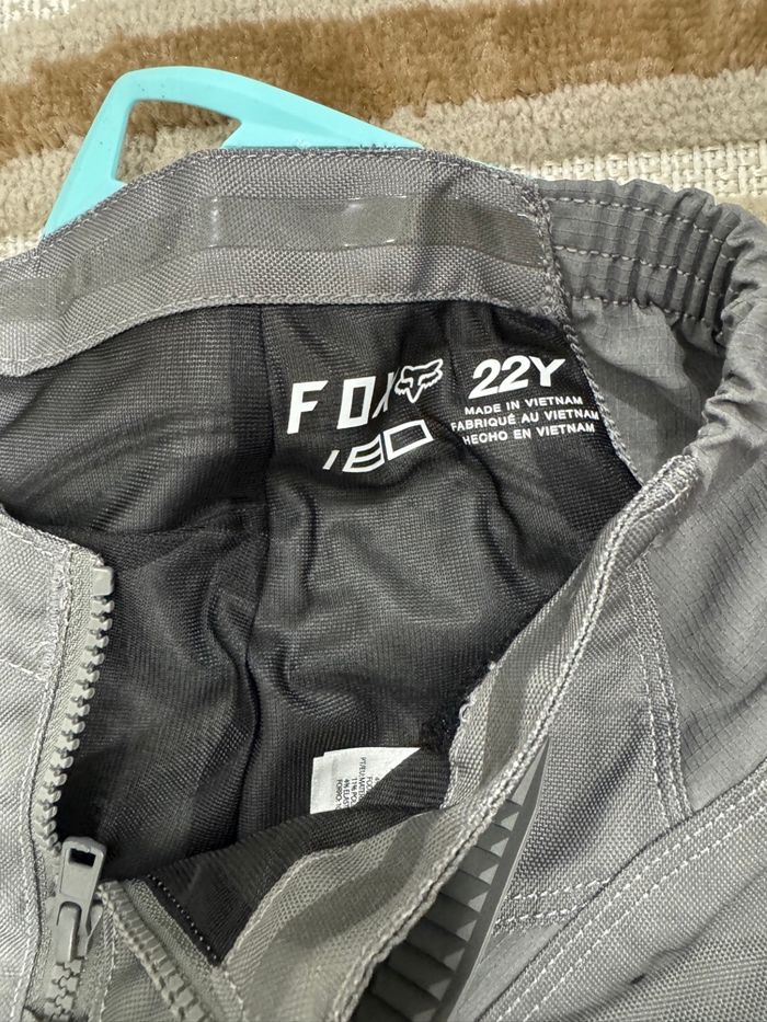 Pantalon motocross Fox Racing 180 taille 22Y bleu/gris/jaune fluo très bon état - photo numéro 2