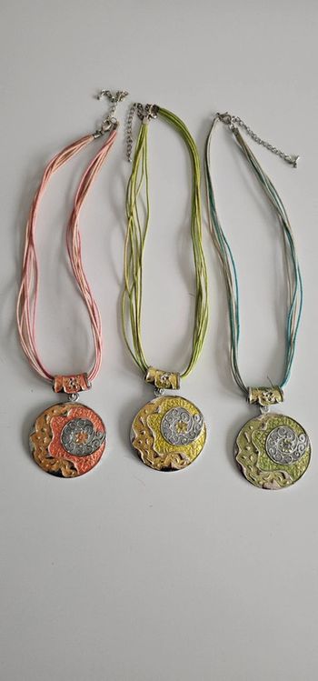 Lot de 3 colliers fantaisies neufs