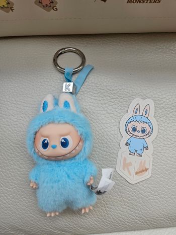 Labubu Pin for Love lettre K bleu turquoise Pop Mart