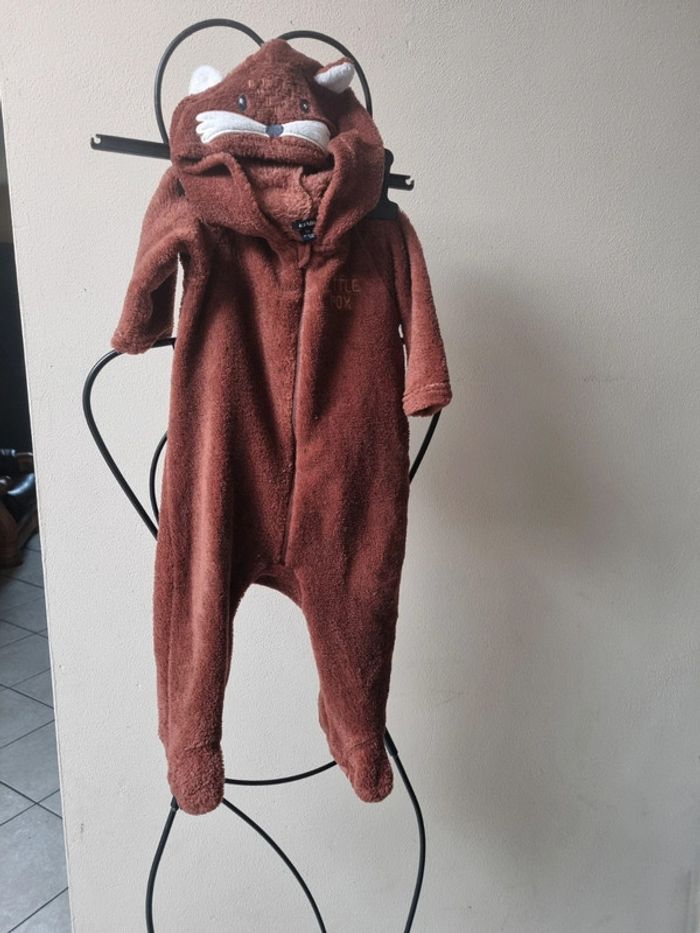 Combinaison/pyjama avez capuche