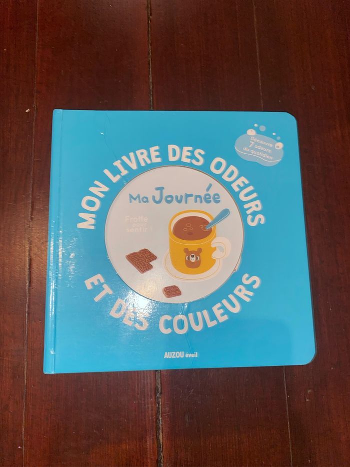 Mon livre des odeurs et des couleurs