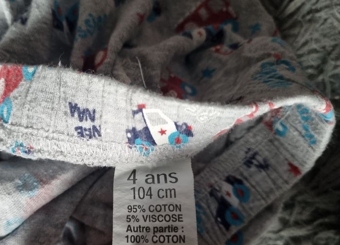 Ensemble pyjama motifs camions pompiers et polices 4ans - photo numéro 10