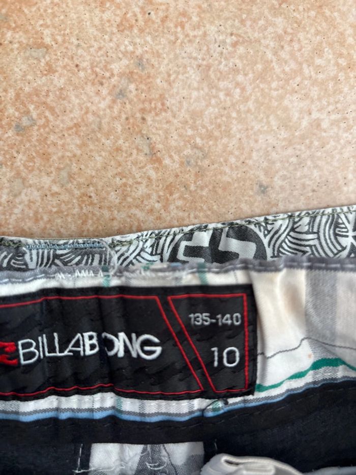 Lot de 2 bermudas en 10 ans - photo numéro 4