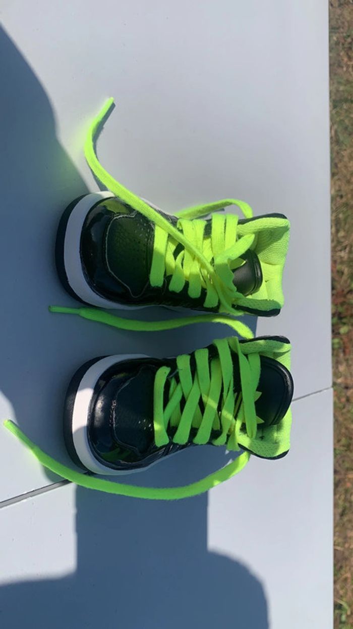 Superbe basket Adidas taille 20 - photo numéro 2