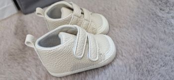 Baskets bébé beige crème (3/6 mois) Effet cuir grainé. mixte