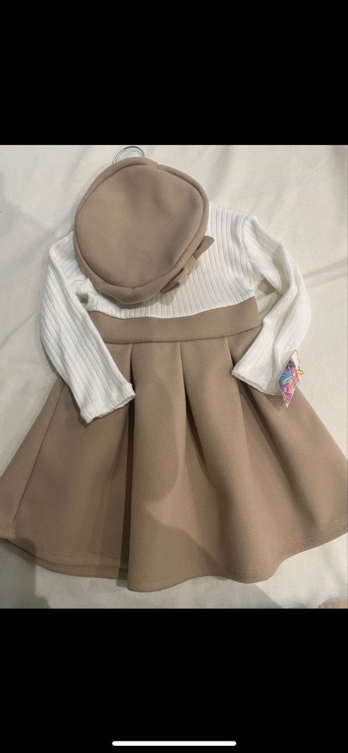Robe avec béret et noeud - photo numéro 3