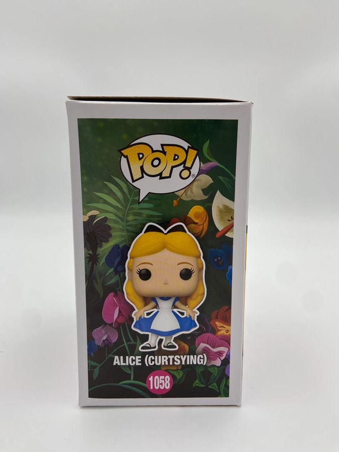Funko Pop! Disney Alice in Wonderland - Alice (Curtsying) #1058 - photo numéro 2