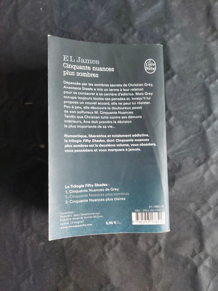 Cinquante nuances plus sombres - photo numéro 2
